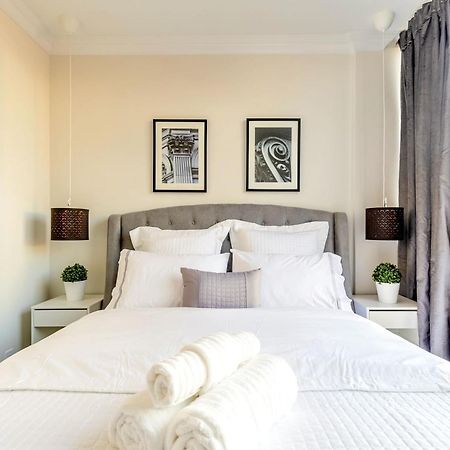 Modern Pet-Friendly Chinatown Apartment トロント エクステリア 写真