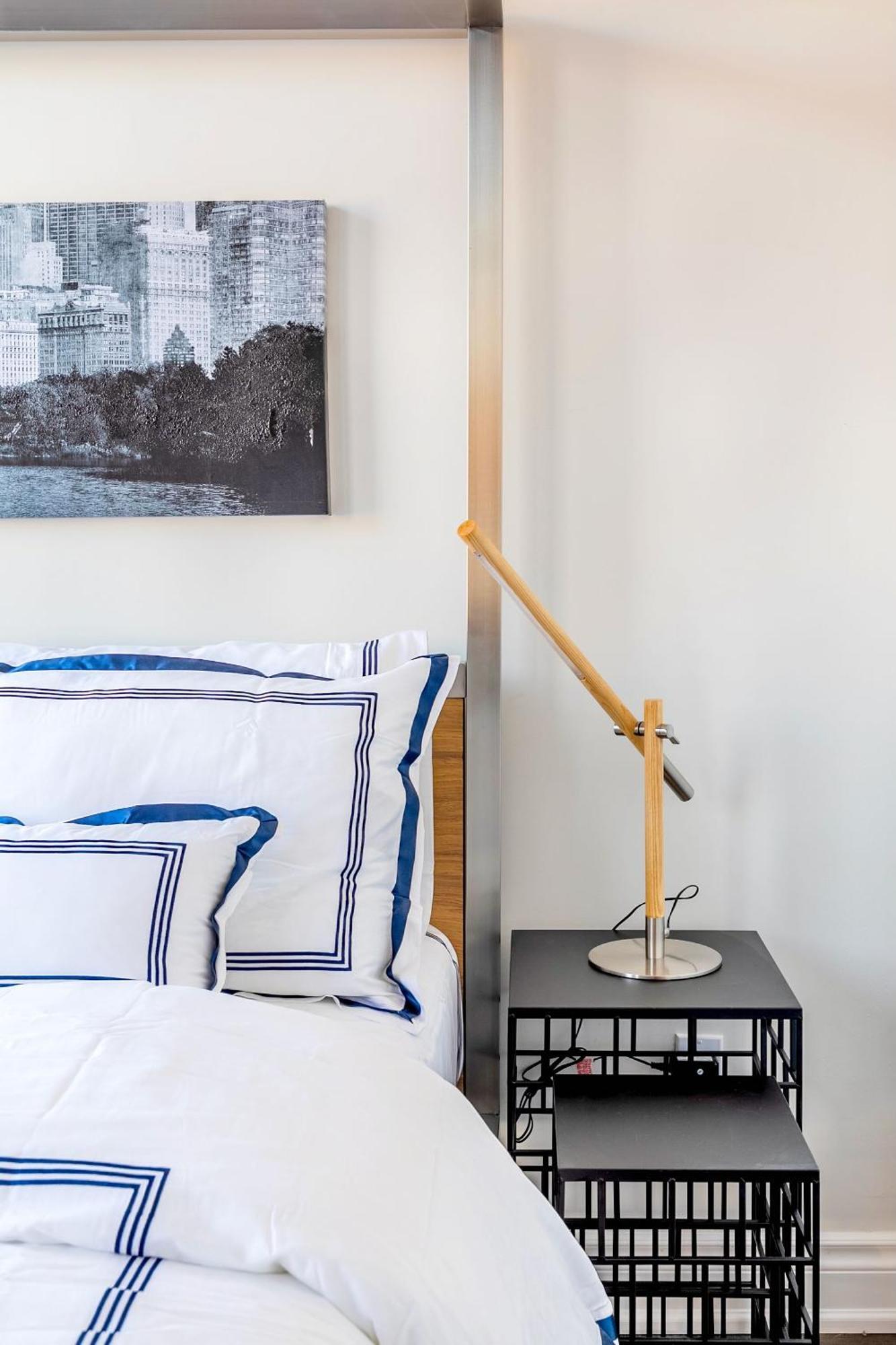 Modern Pet-Friendly Chinatown Apartment トロント エクステリア 写真