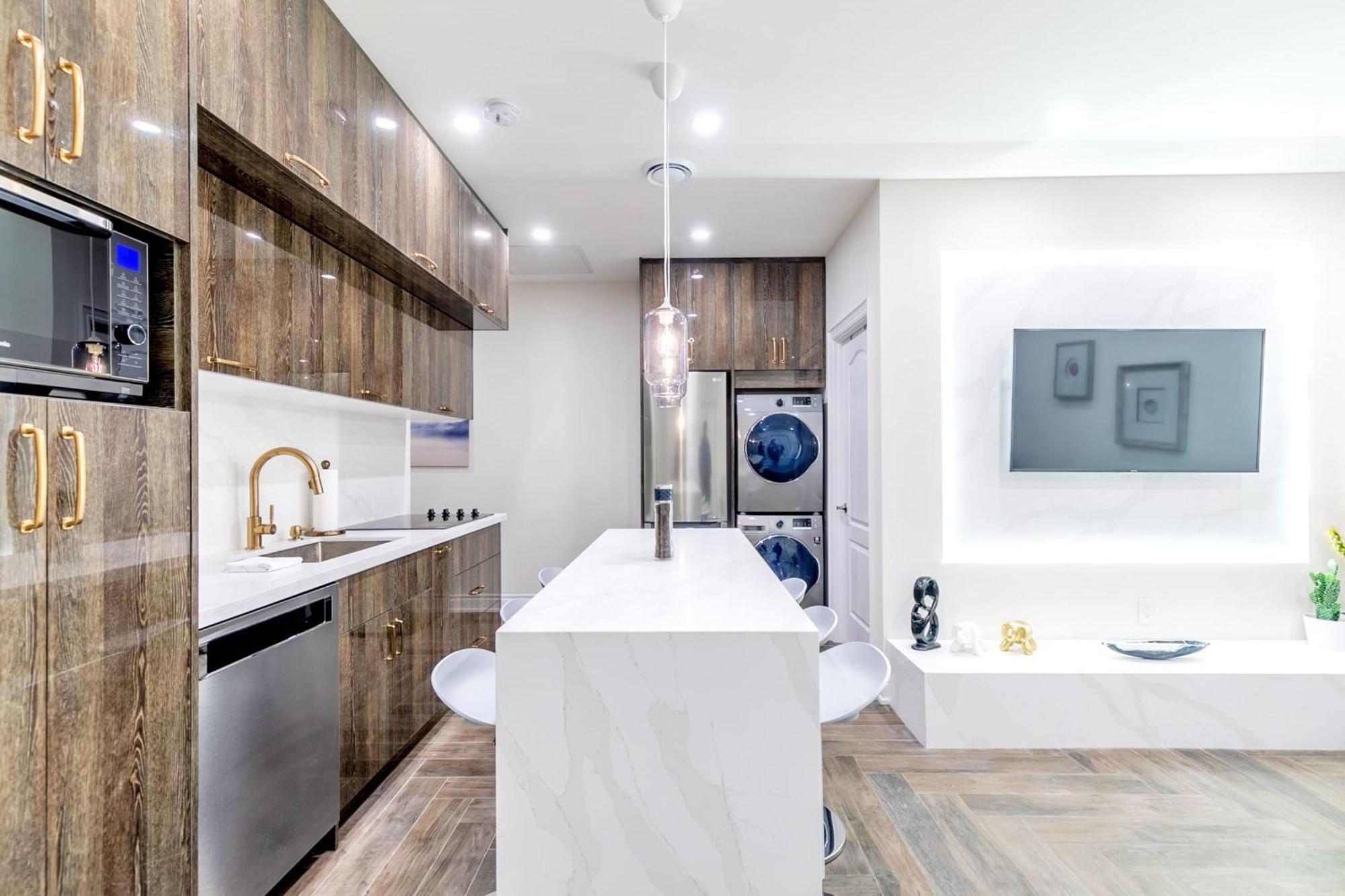 Modern Pet-Friendly Chinatown Apartment トロント エクステリア 写真