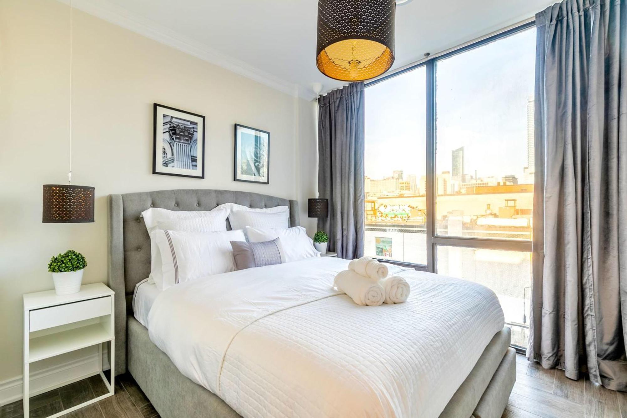 Modern Pet-Friendly Chinatown Apartment トロント エクステリア 写真