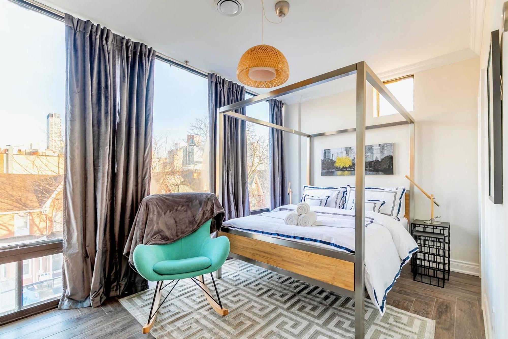 Modern Pet-Friendly Chinatown Apartment トロント エクステリア 写真