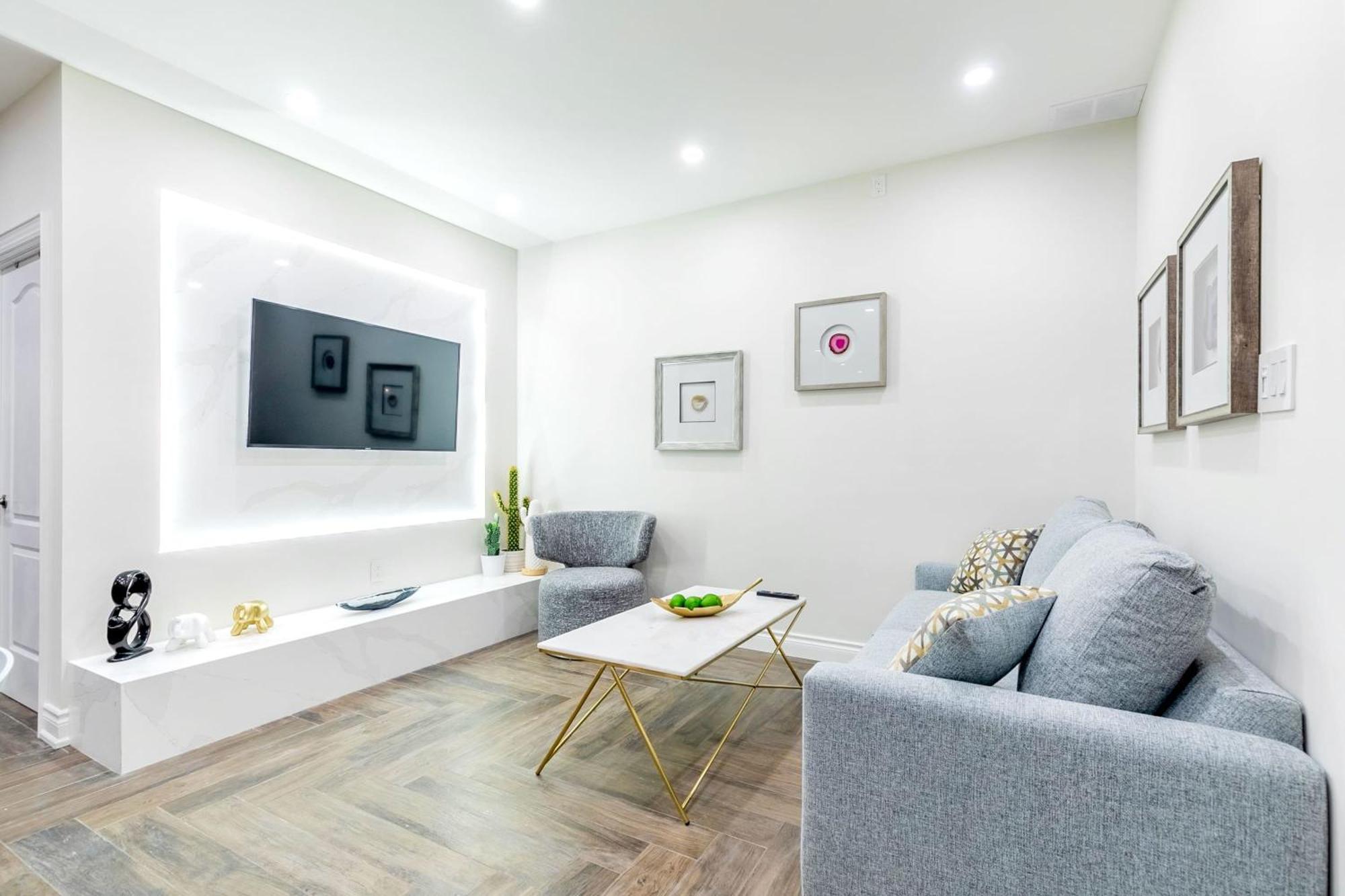 Modern Pet-Friendly Chinatown Apartment トロント エクステリア 写真